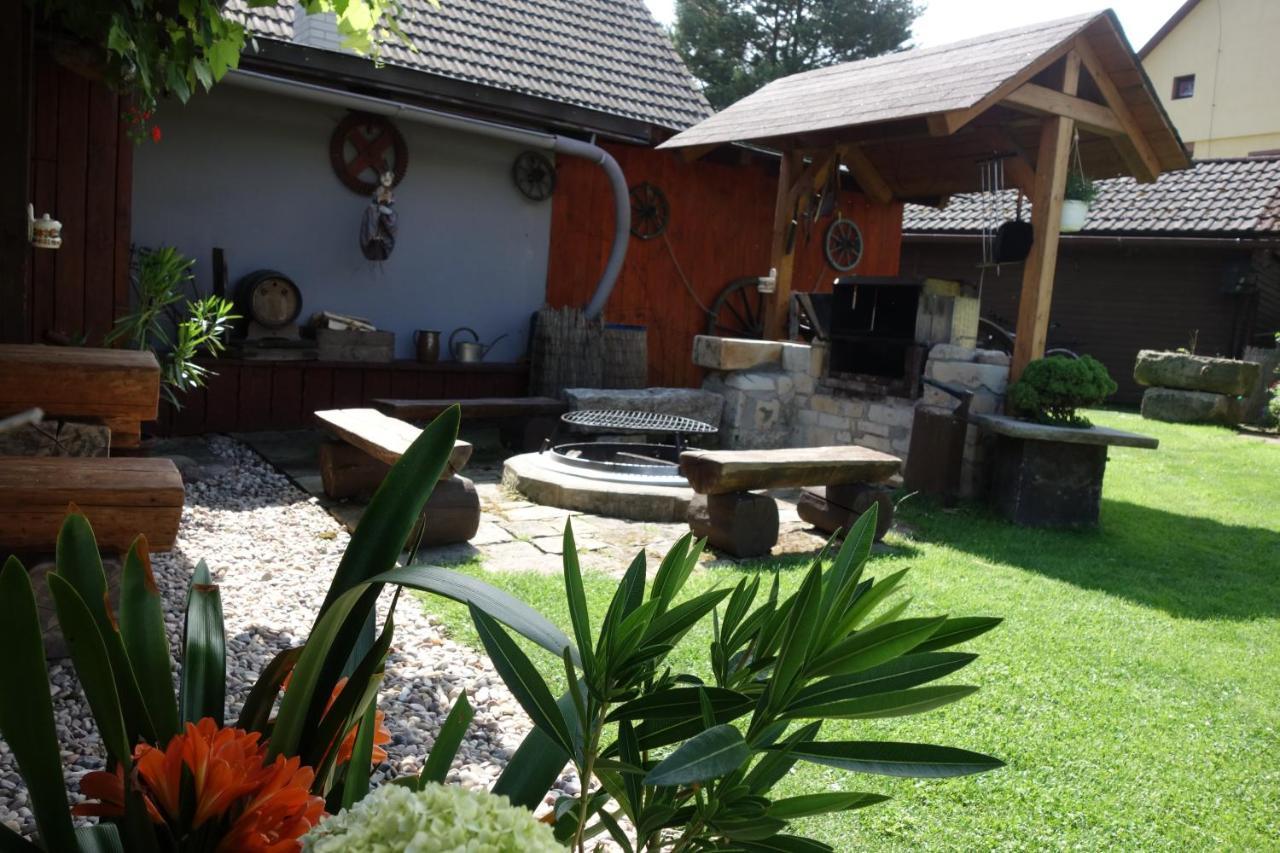 Pod Lípou Dolní Brusnice Exterior foto